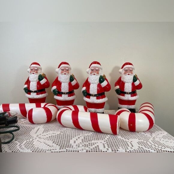 Set of 7 || Vintage DYNAGOOD lighted garden stakes Santa Clauses & Candy Canes - Picture 3 of 10